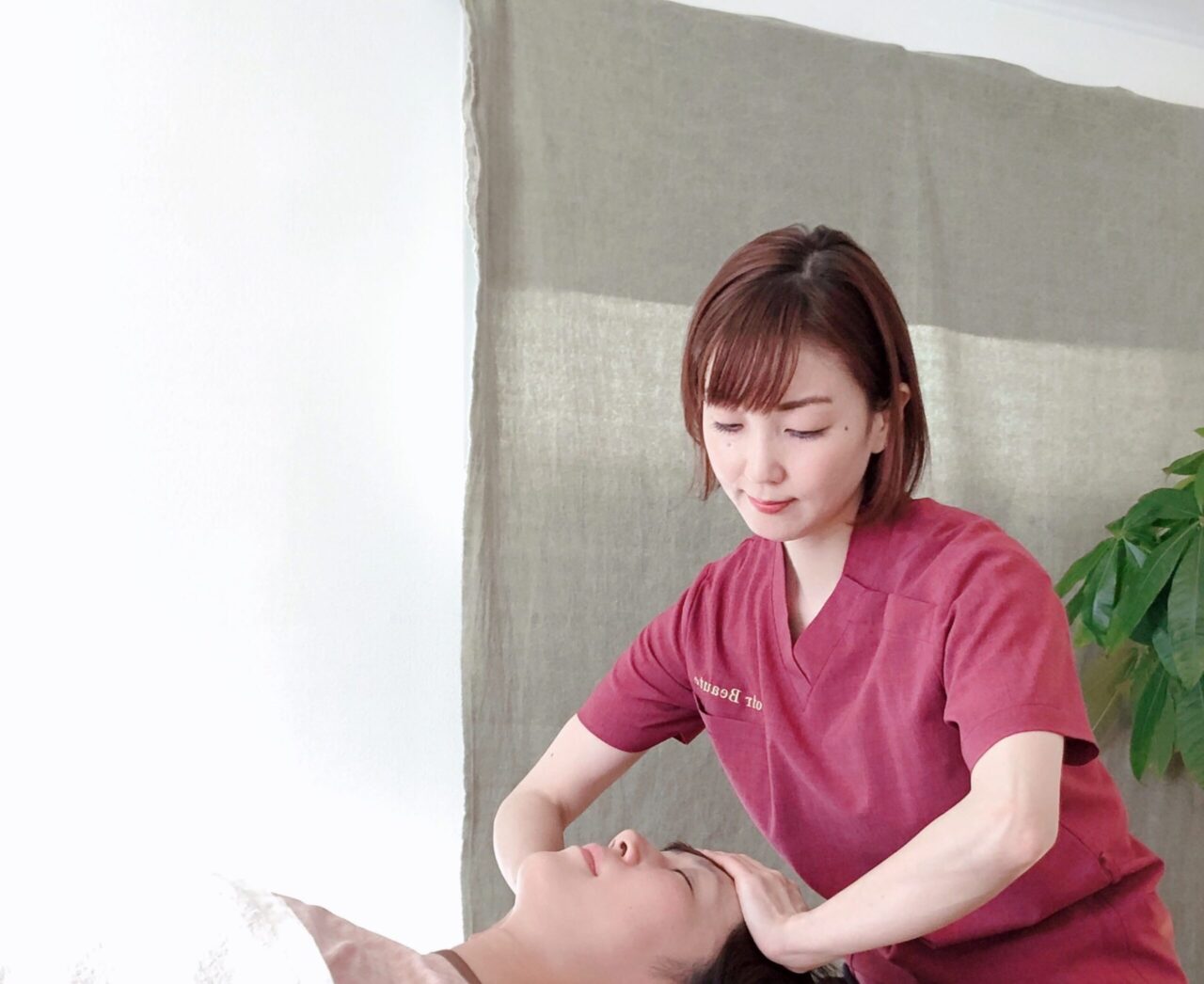 お顔のたるみ改善ケアのニーズに備えて小顔矯正技術を習得しましょう